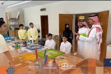 نستثمر في الموهبة، لنبني المستقبل.. 💎 امتداداً للشراكة الاستراتيجية بين #دار_نورة_الموسى و #تعليم_الأحساء؛ سعدنا بزيارة رئيس قسم النشاط الطلابي أ. عبدالعزيز المانع، للاطلاع على سير الورش التدريبية (الفنية والثقافية) المقامة لطلابنا المبدعين 🤝✨ تأتي هذه الزيارة تأكيداً على تظافر الجهود لتوفير بيئة إبداعية متكاملة تصقل مواهب الأجيال الصاعدة وتنمي مهاراتهم الثقافية والفنية.