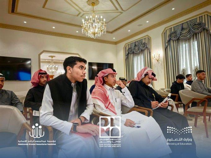 ضمن برامجنا لإثراء المهارات الأدبية للنشء، أقمنا ورشة عمل بعنوان "بحور الشعر للناشئين" لمدة 3 أيام حيث تفاعل الطلاب مع أساسيات الأوزان الشعرية وموسيقاها.  نهدف من خلال هذه المبادرات إلى تعميق ارتباط الجيل الجديد بلغتهم وتراثهم الشعري العريق.