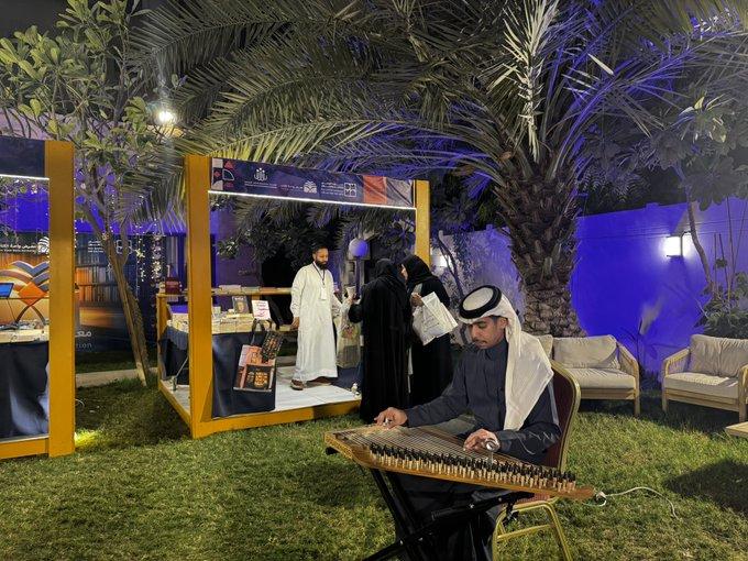 تشارك دار نورة الموسى للثقافة والفنون في المعرض الفني الذي يحمل عنوان (فنون الأحساء) المقام في #قرية_النخيل حيث تعرض مجموعة من الأعمال الفنية التي تجسد الثقافة والتراث.